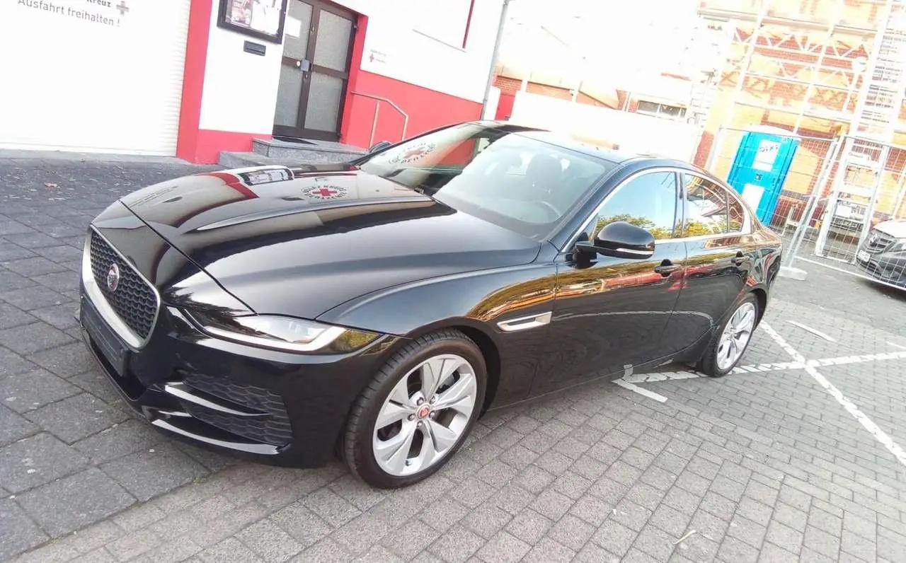 Photo 1 : Jaguar Xe 2020 Petrol