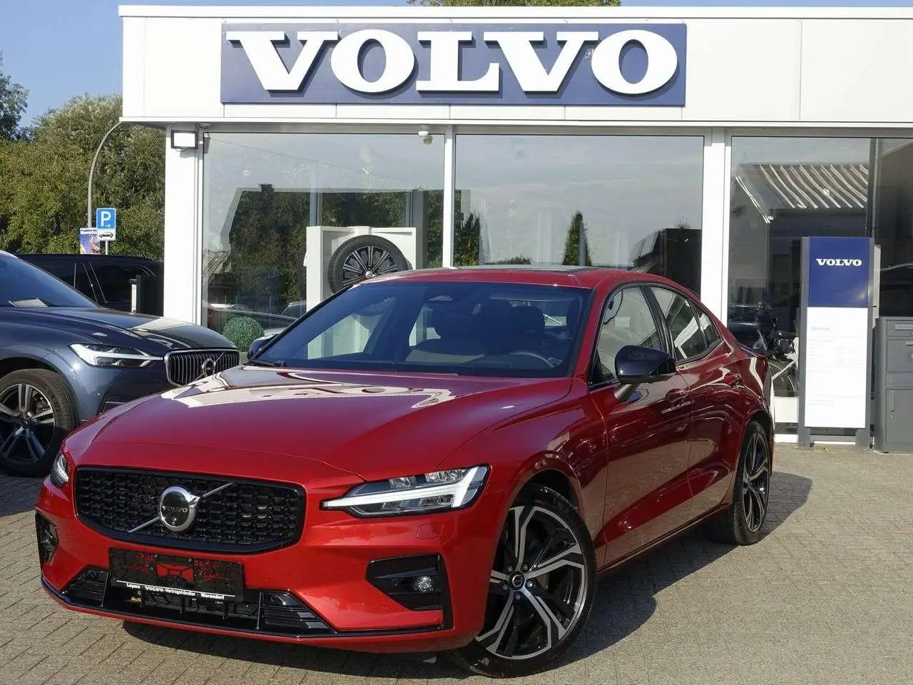 Photo 1 : Volvo S60 2023 Petrol