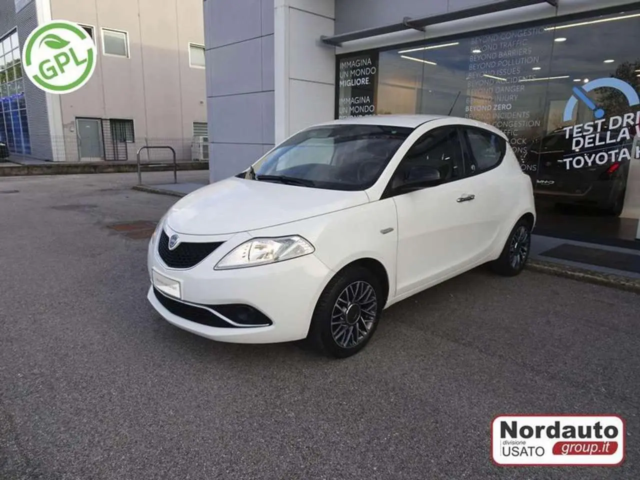 Photo 1 : Lancia Ypsilon 2016 GPL