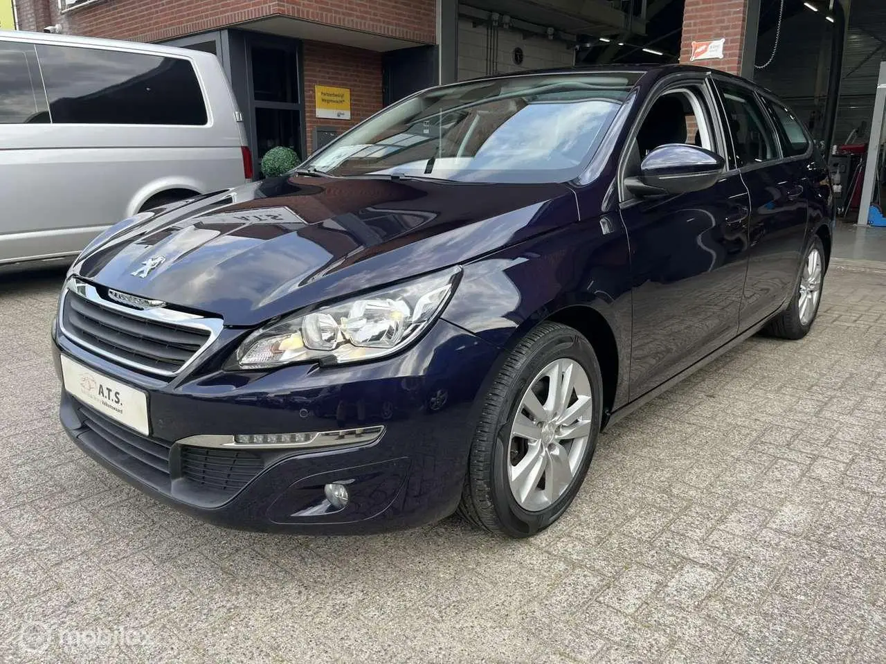 Photo 1 : Peugeot 308 2015 Petrol