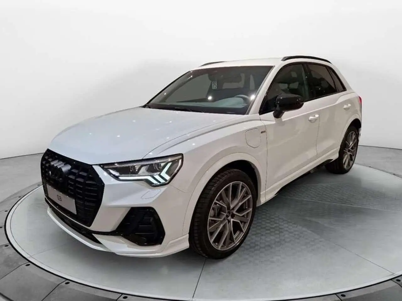 Photo 1 : Audi Q3 2024 Hybride