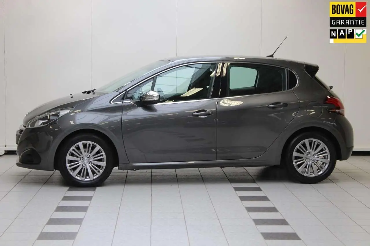 Photo 1 : Peugeot 208 2018 Petrol