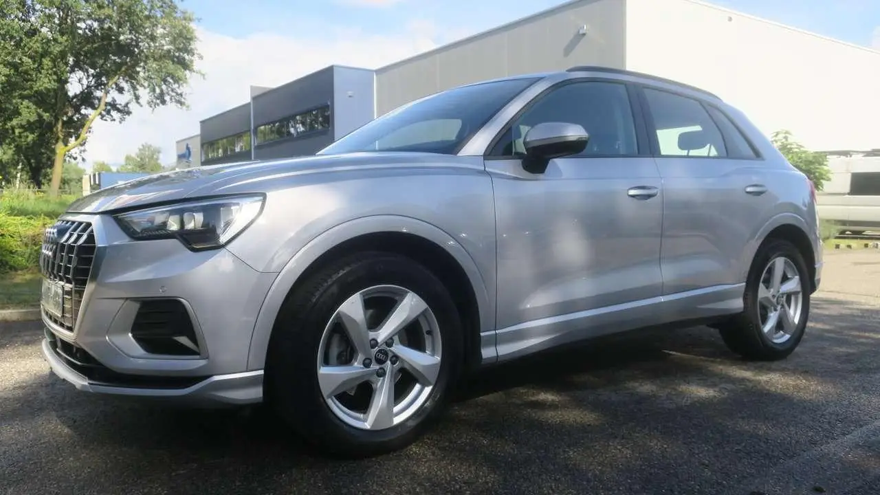 Photo 1 : Audi Q3 2021 Petrol