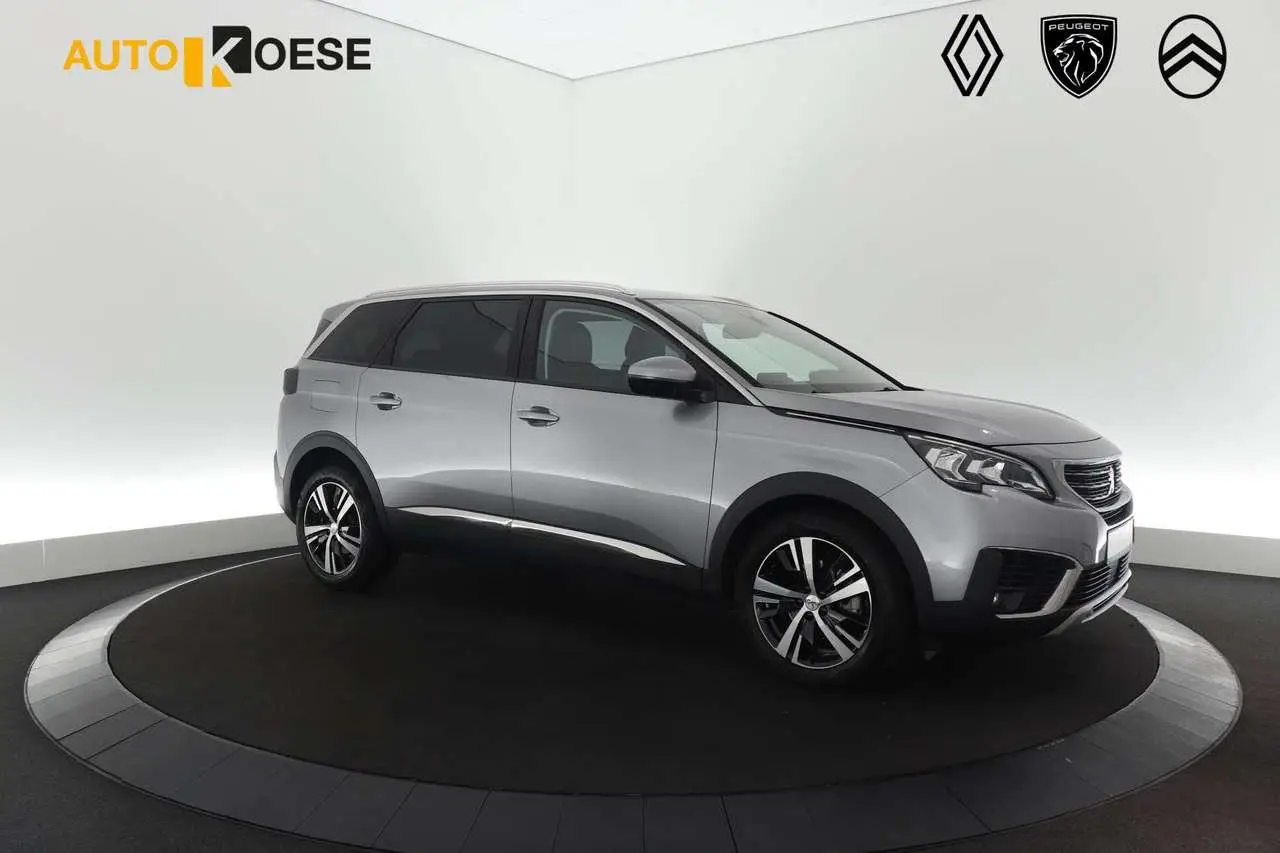 Photo 1 : Peugeot 5008 2019 Essence
