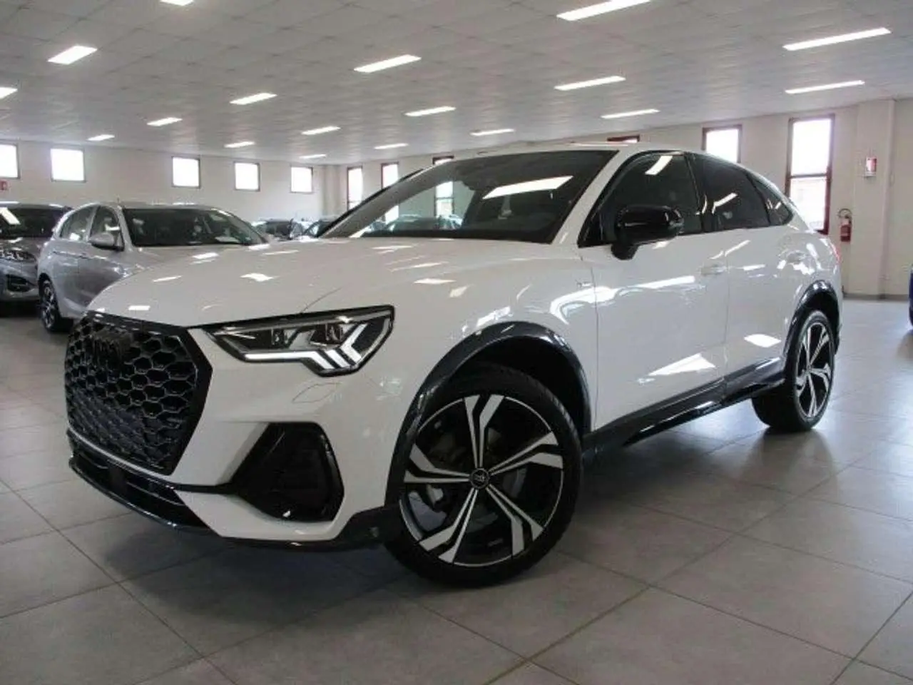 Photo 1 : Audi Q3 2024 Diesel