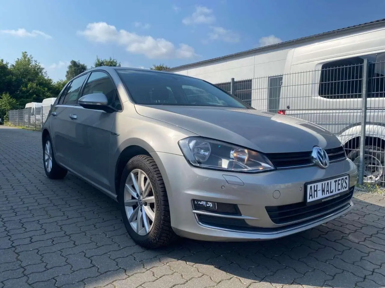 Photo 1 : Volkswagen Golf 2015 Petrol