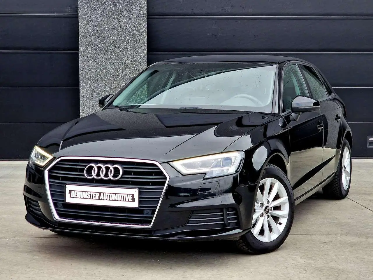 Photo 1 : Audi A3 2019 Petrol