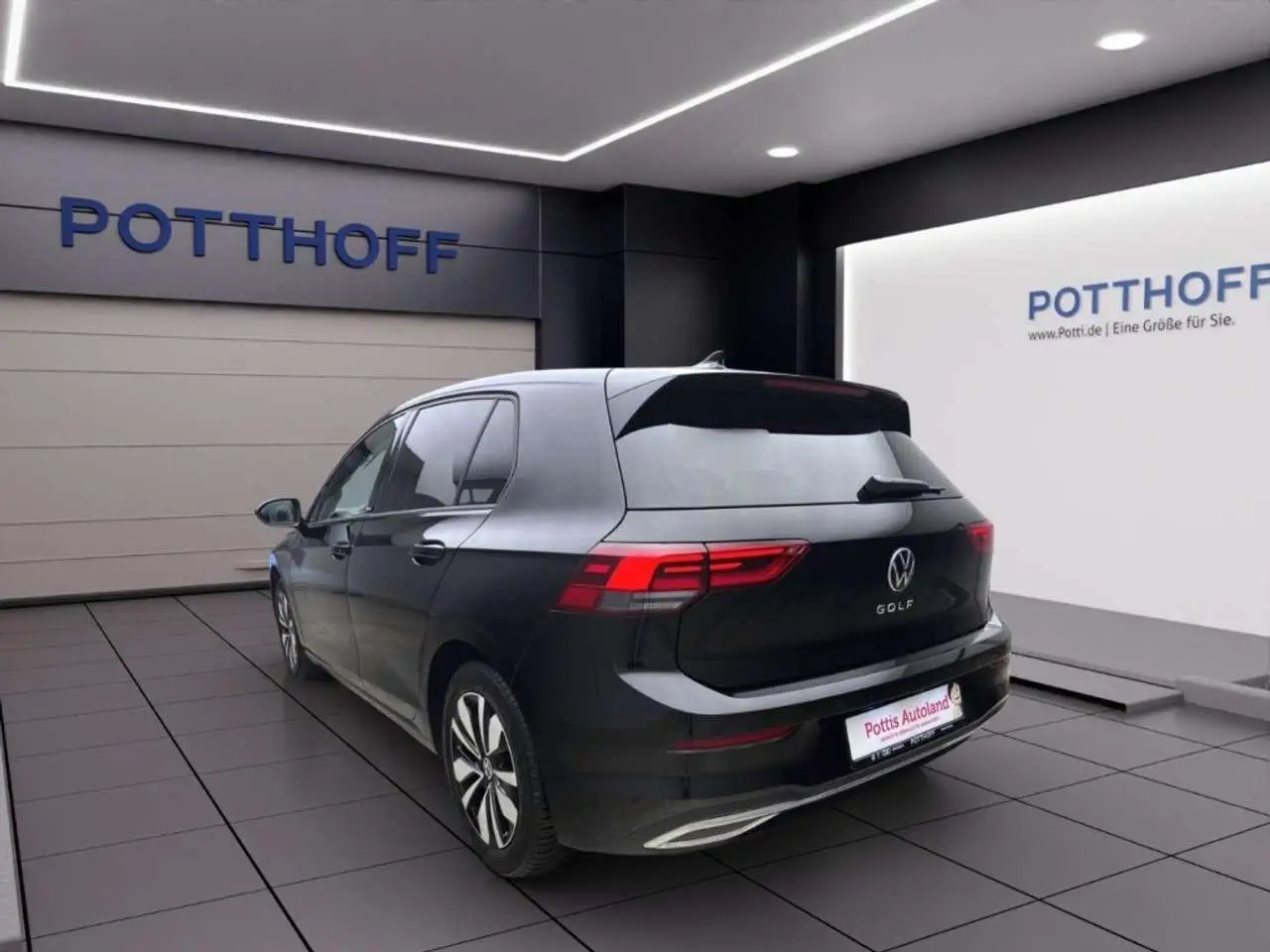 Photo 1 : Volkswagen Golf 2024 Petrol