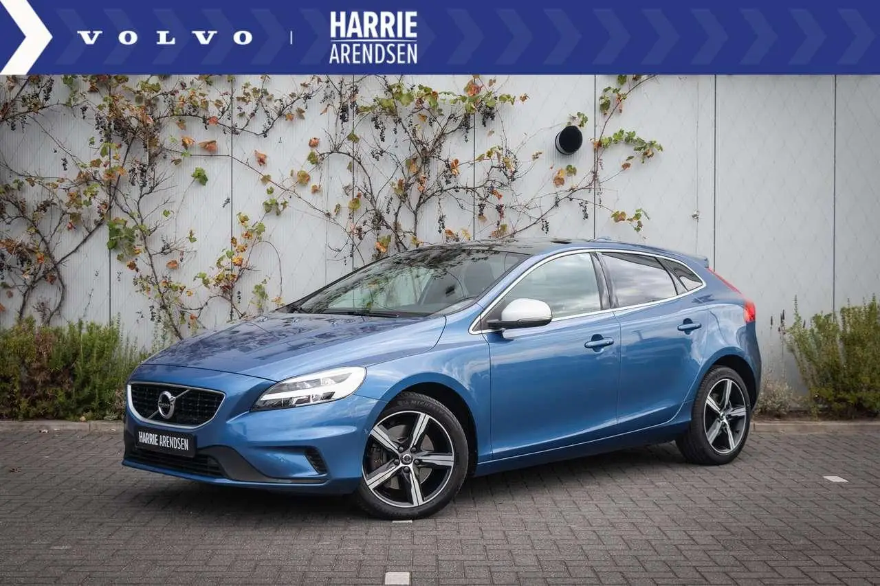 Photo 1 : Volvo V40 2019 Petrol