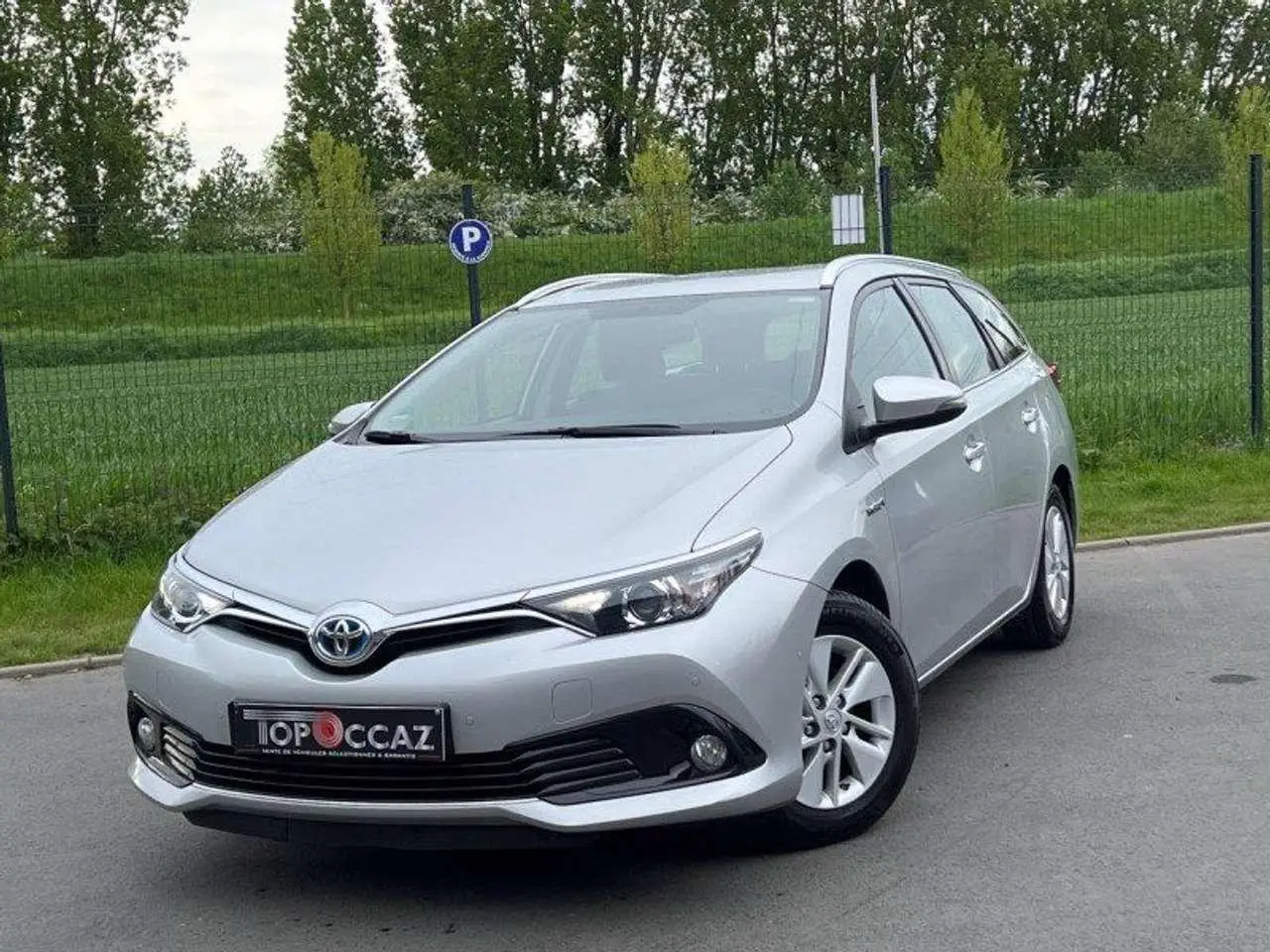 Photo 1 : Toyota Auris 2016 Hybride