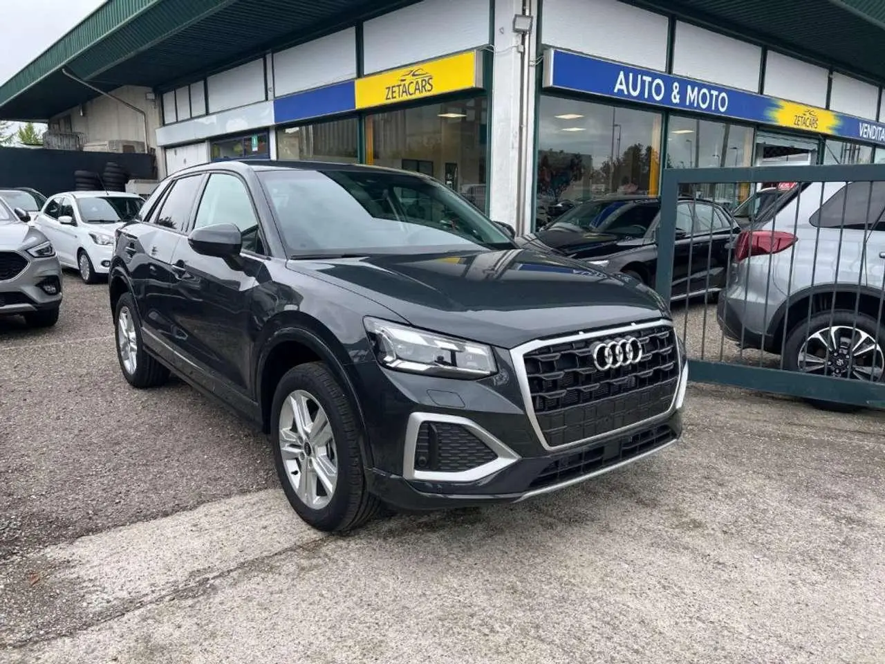 Photo 1 : Audi Q2 2024 Petrol