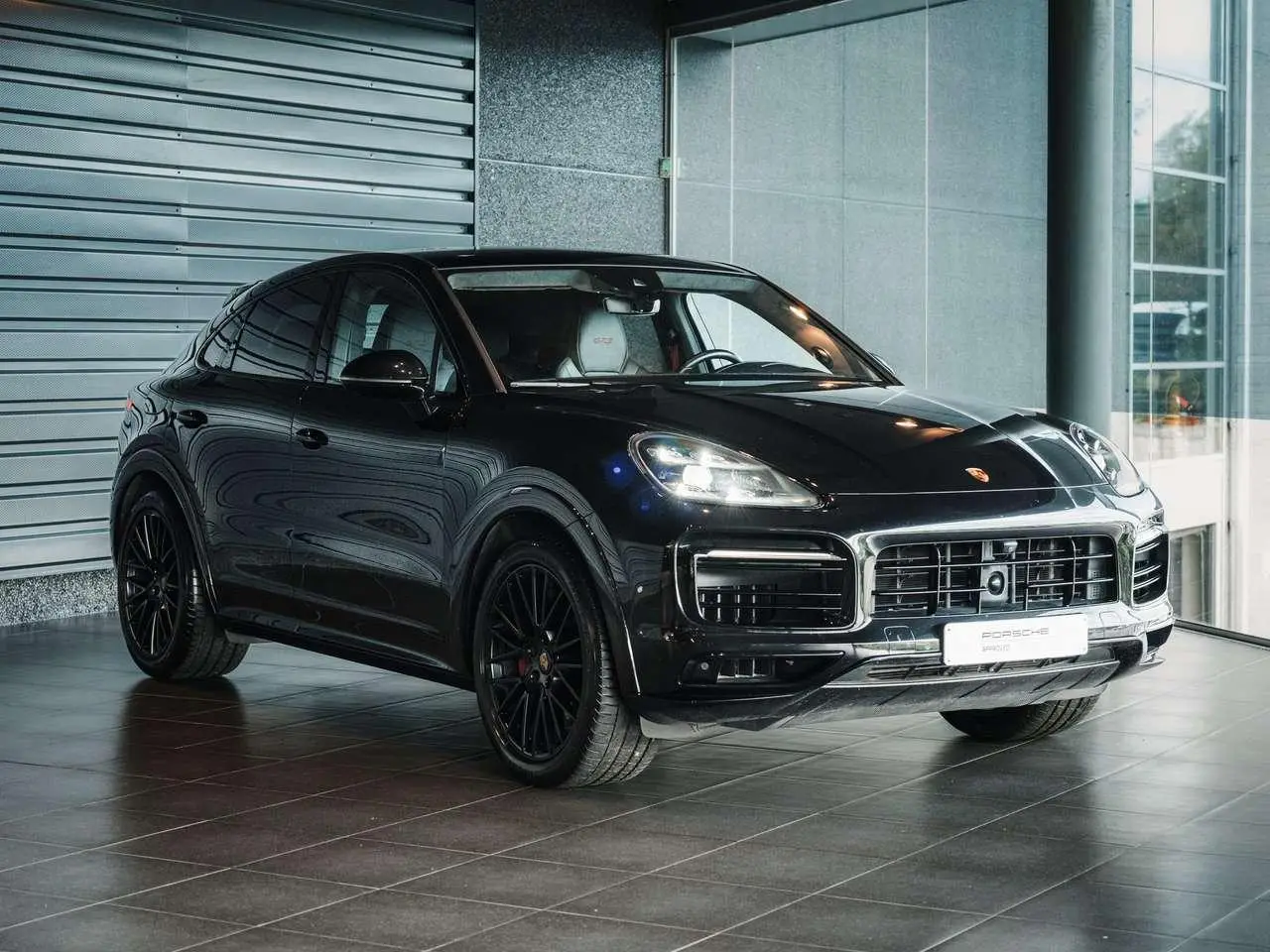 Photo 1 : Porsche Cayenne 2022 Essence