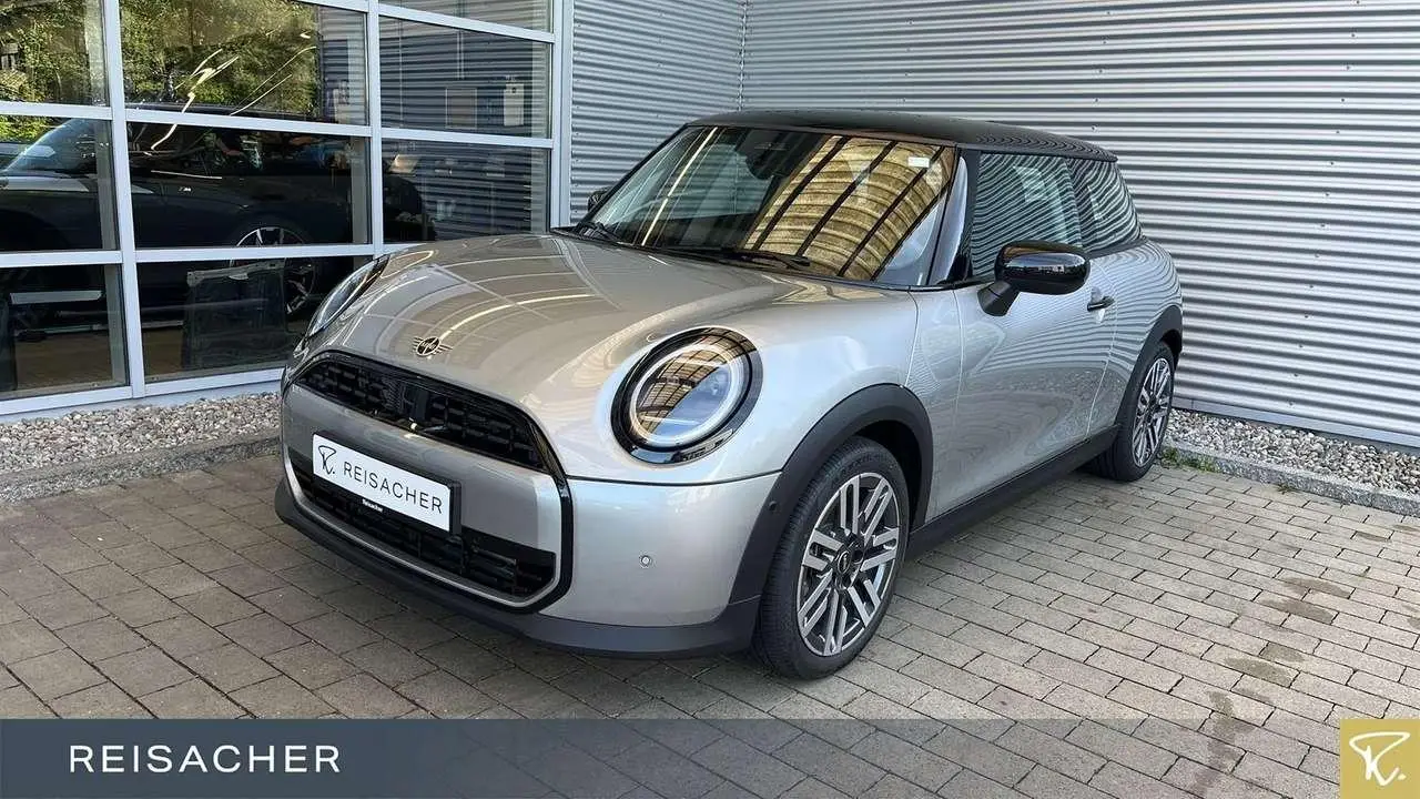 Photo 1 : Mini Cooper 2024 Petrol