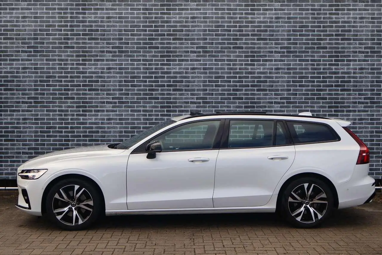 Photo 1 : Volvo V60 2023 Hybrid