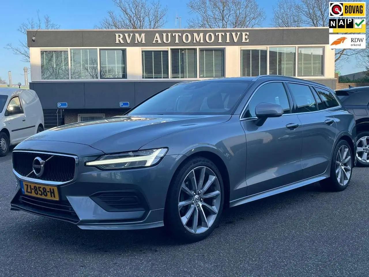 Photo 1 : Volvo V60 2019 Essence