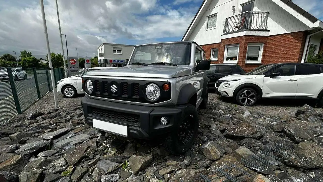 Photo 1 : Suzuki Jimny 2023 Petrol