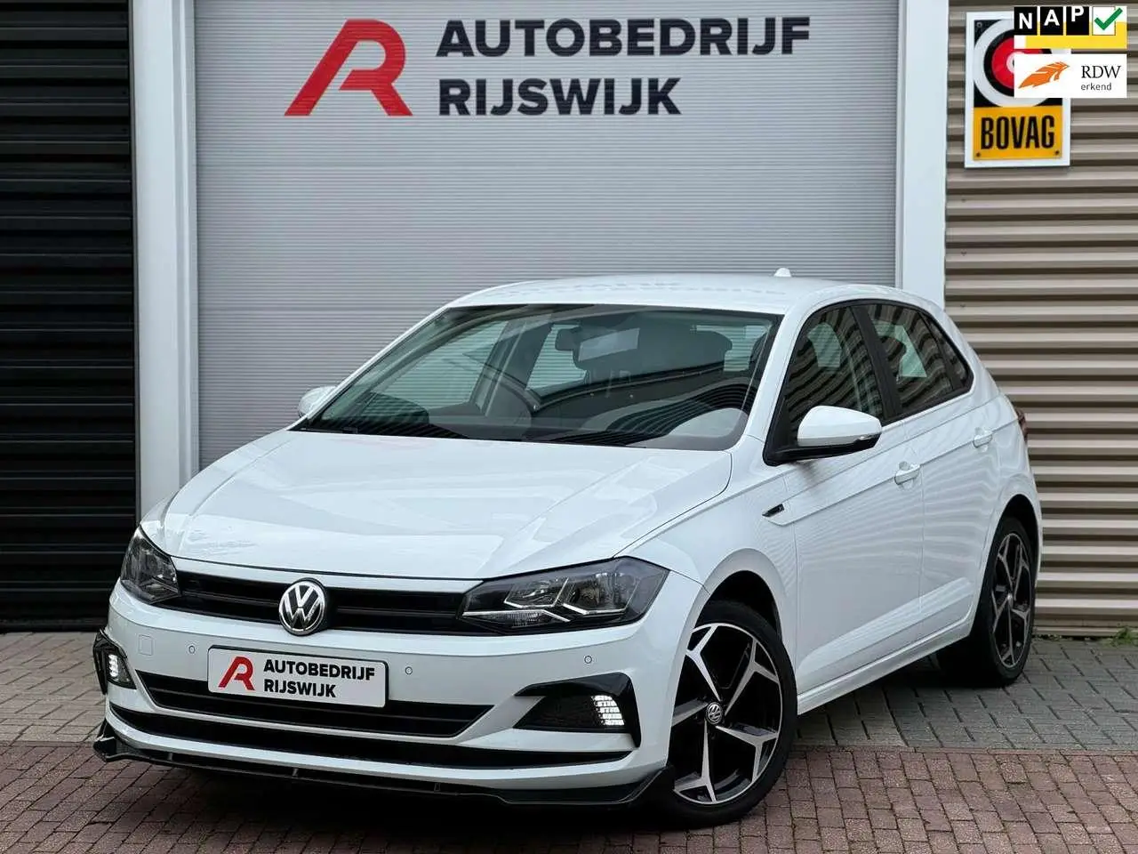 Photo 1 : Volkswagen Polo 2018 Petrol