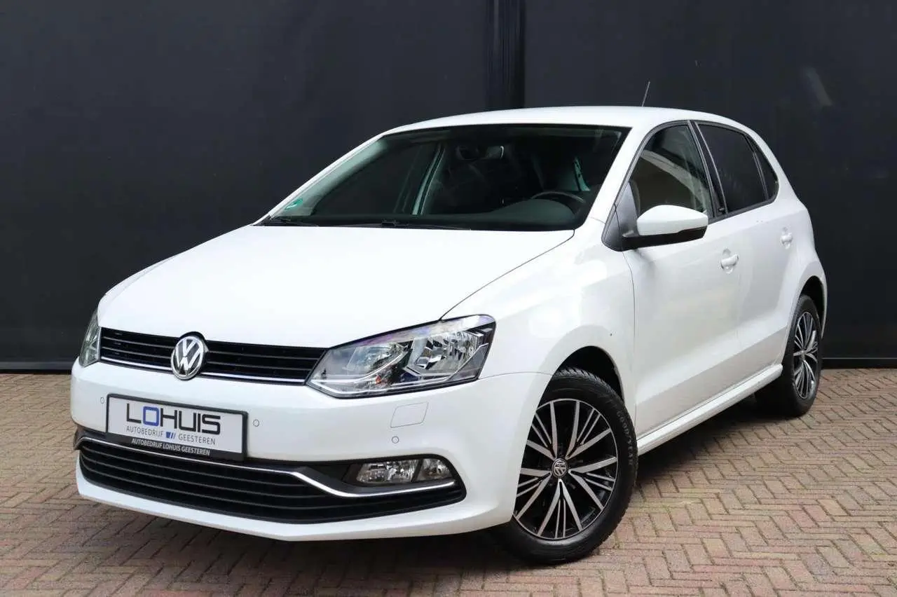 Photo 1 : Volkswagen Polo 2016 Petrol