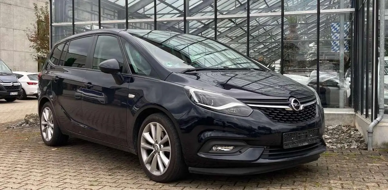 Photo 1 : Opel Zafira 2018 Petrol