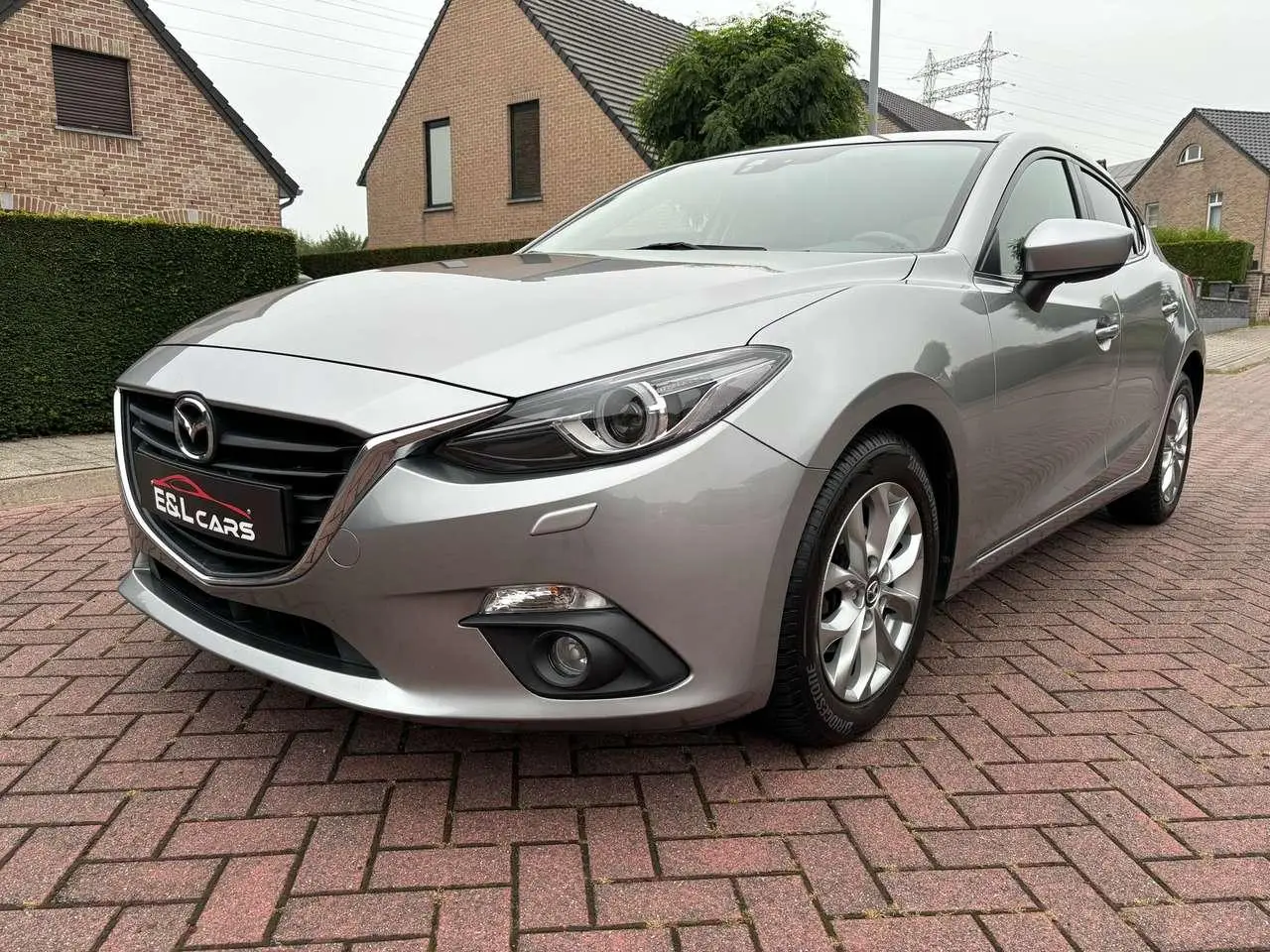 Photo 1 : Mazda 3 2015 Petrol