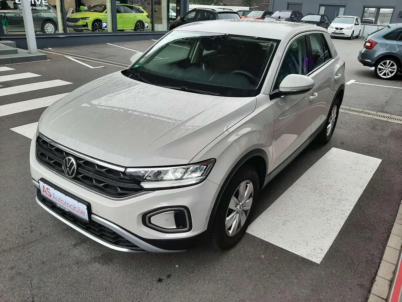 Photo 1 : Volkswagen T-roc 2024 Petrol