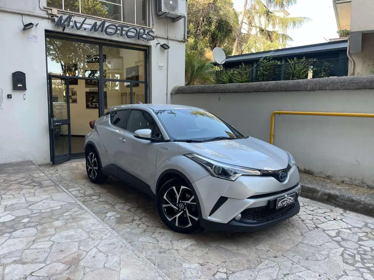 Photo 1 : Toyota C-hr 2019 Hybrid