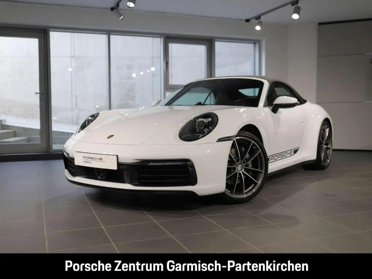 Photo 1 : Porsche 992 2022 Essence