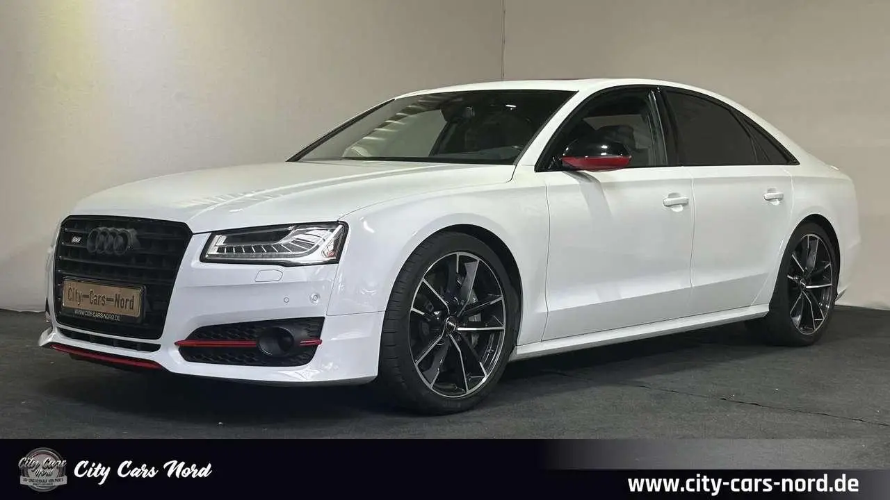 Photo 1 : Audi S8 2018 Petrol