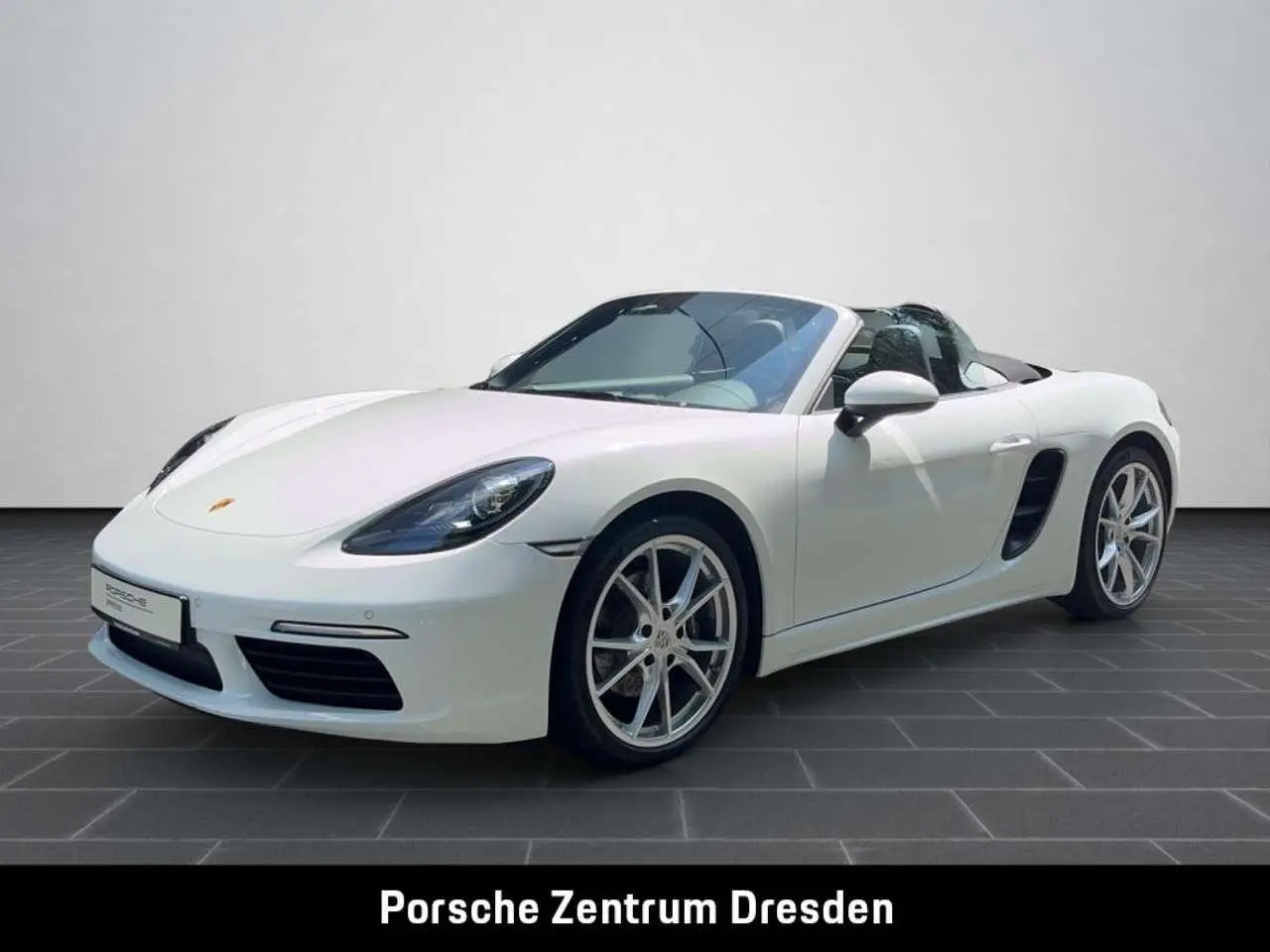 Photo 1 : Porsche Boxster 2023 Petrol