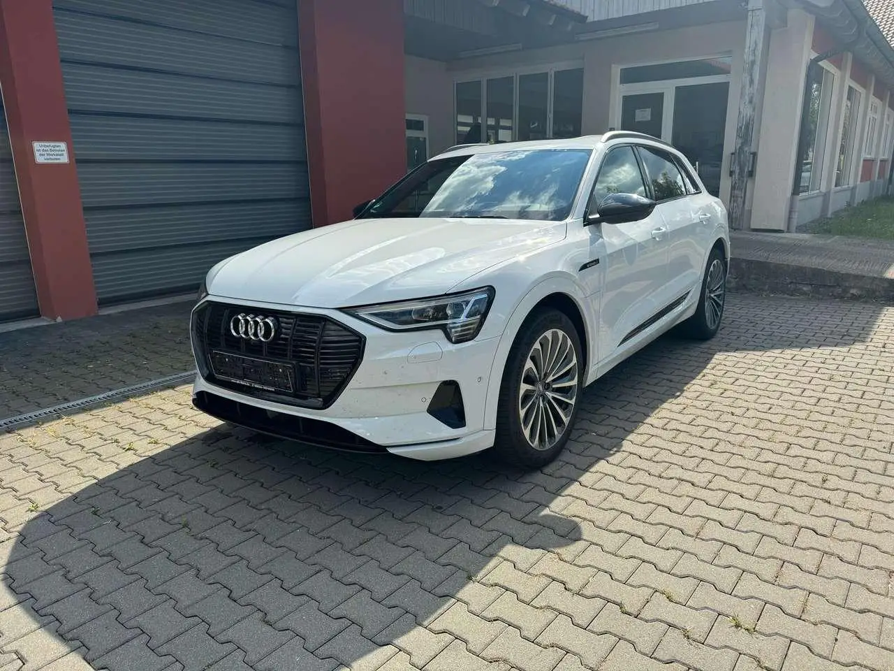 Photo 1 : Audi E-tron 2019 Electric