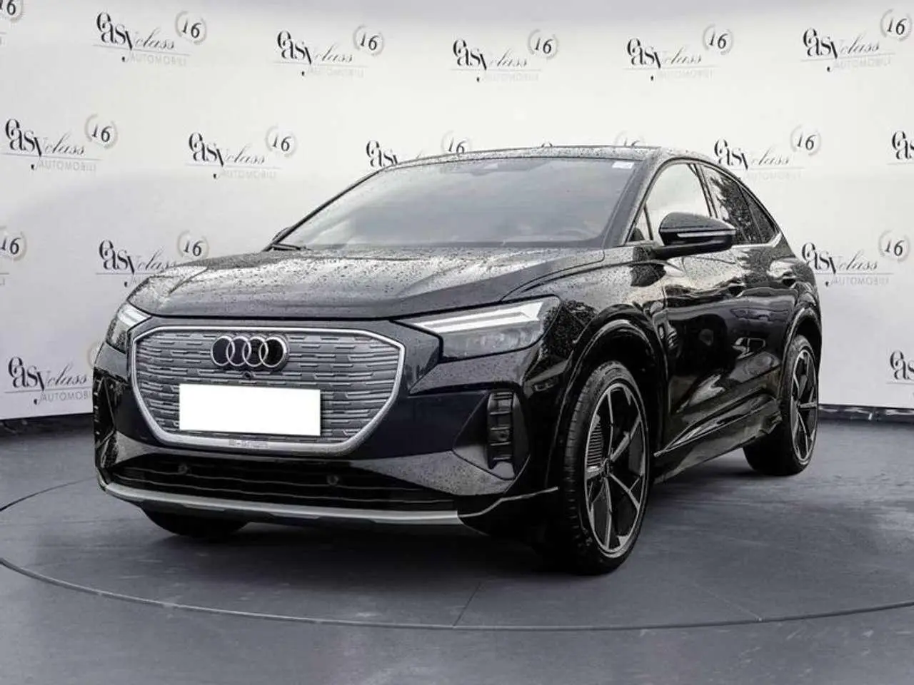 Photo 1 : Audi Q4 2023 Electric