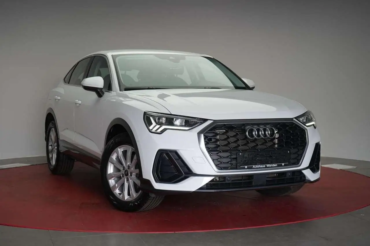 Photo 1 : Audi Q3 2023 Essence