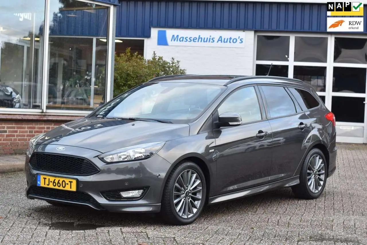 Photo 1 : Ford Focus 2017 Petrol