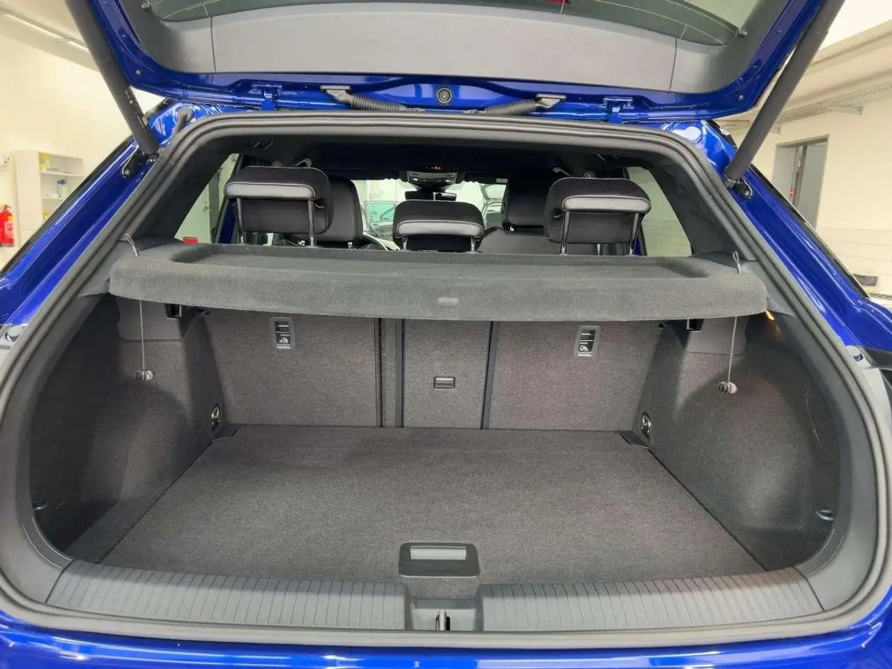 Photo 1 : Volkswagen T-roc 2023 Petrol