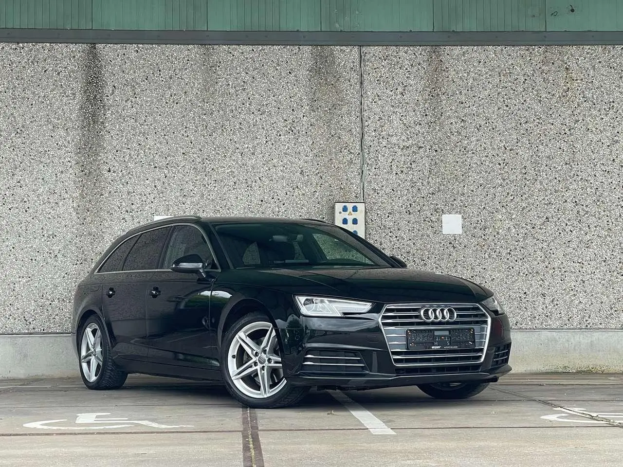 Photo 1 : Audi A4 2018 Diesel