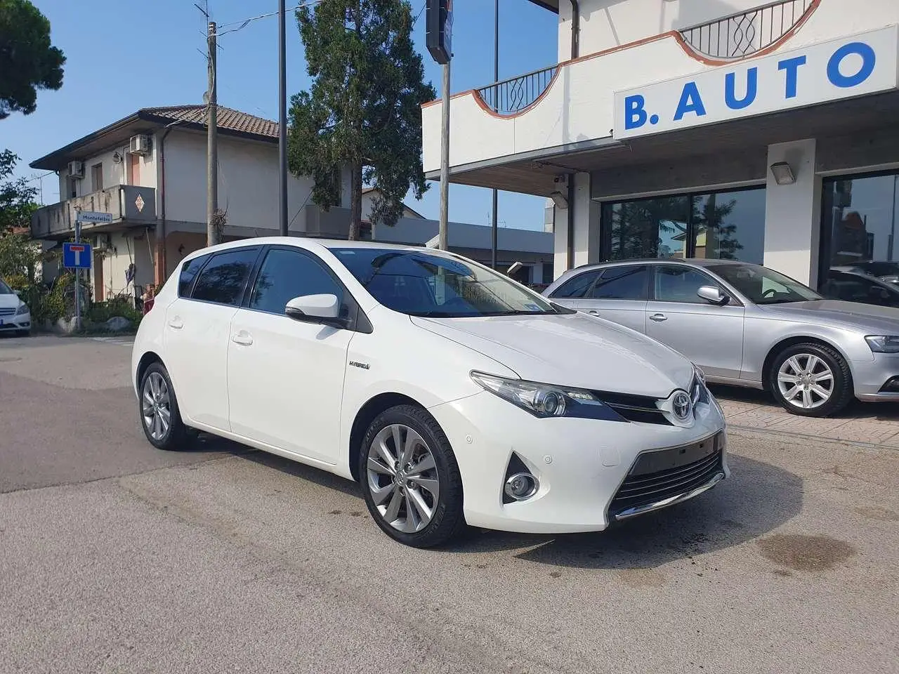 Photo 1 : Toyota Auris 2015 Hybrid