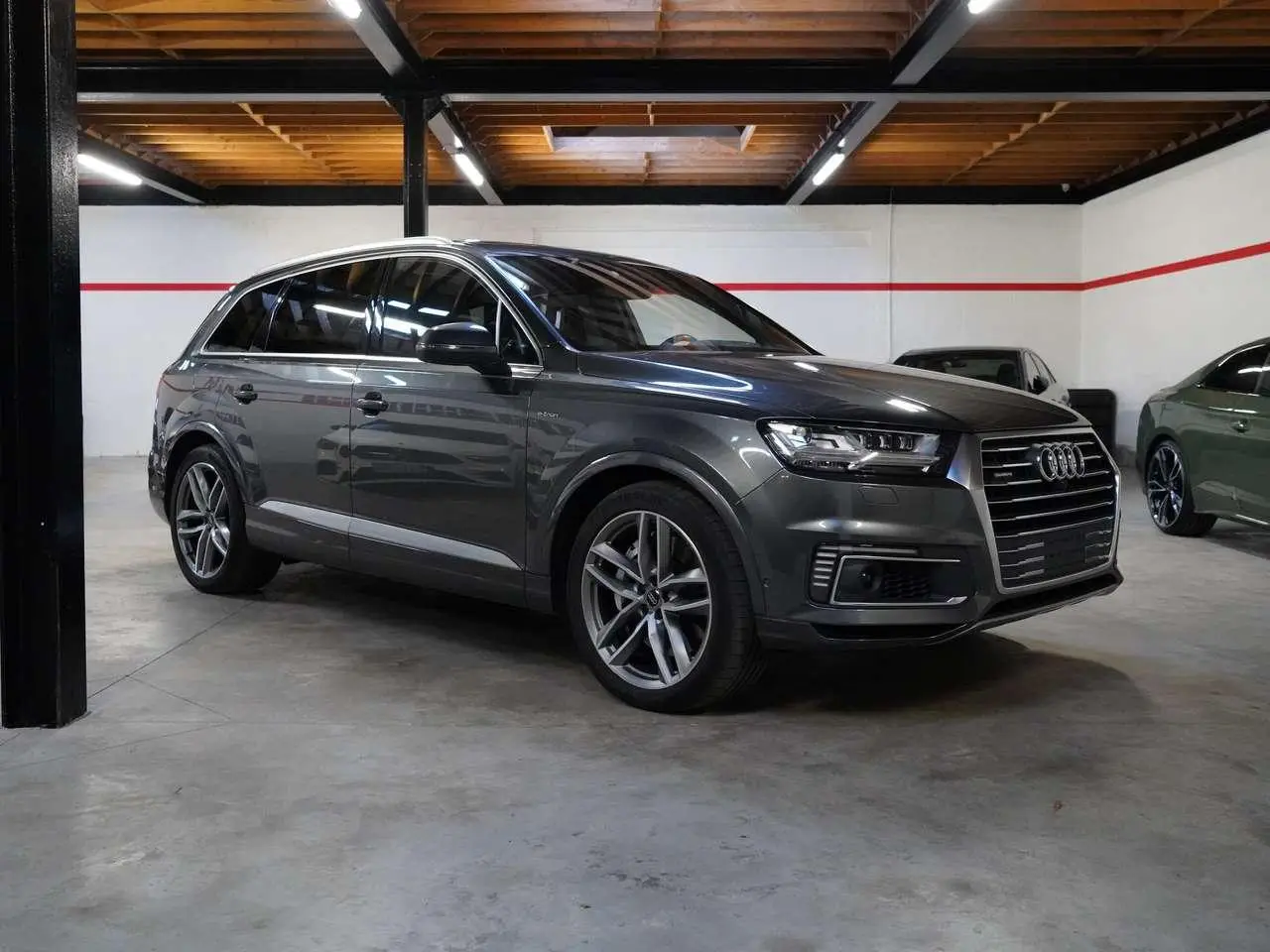 Photo 1 : Audi Q7 2018 Hybrid