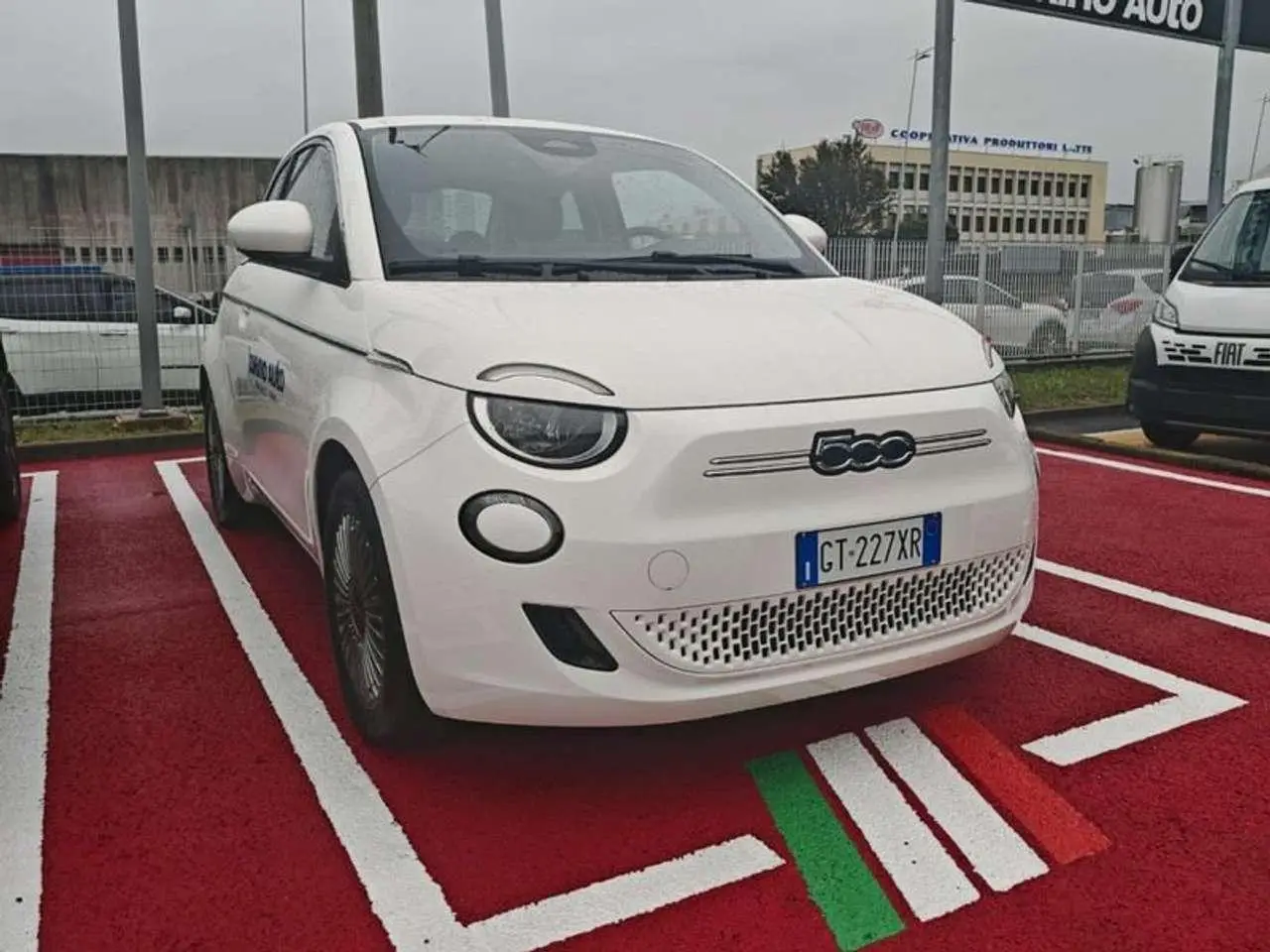 Photo 1 : Fiat 500 2024 Électrique