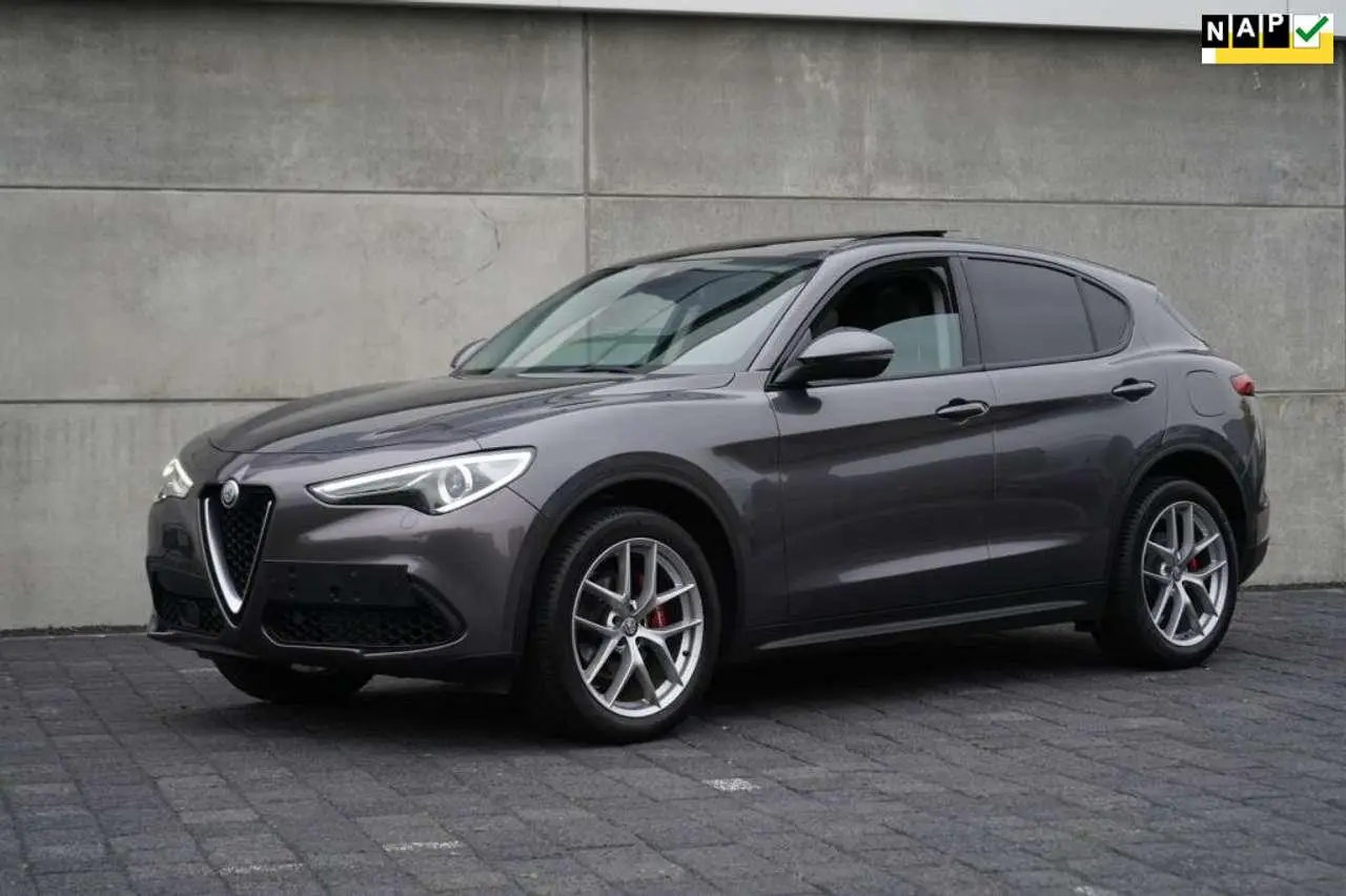 Photo 1 : Alfa Romeo Stelvio 2018 Essence