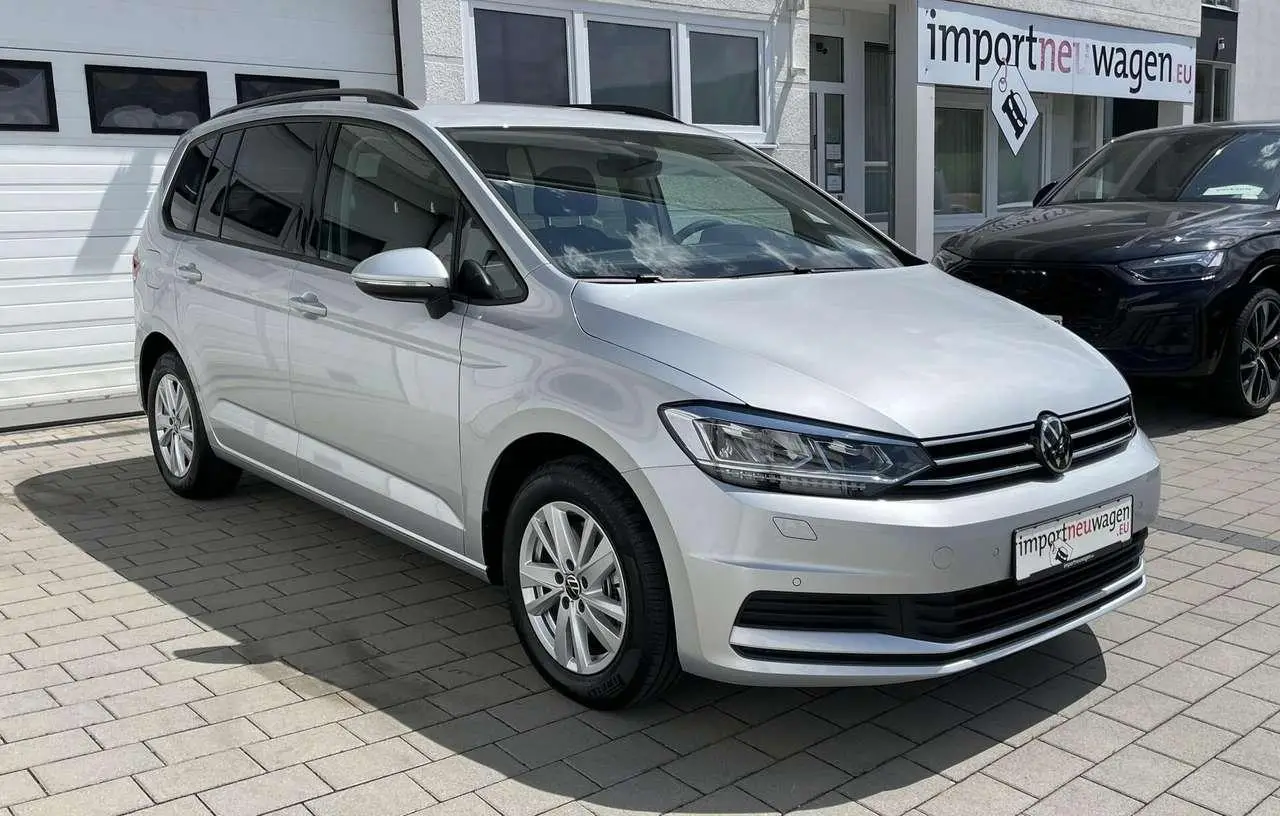 Photo 1 : Volkswagen Touran 2024 Petrol