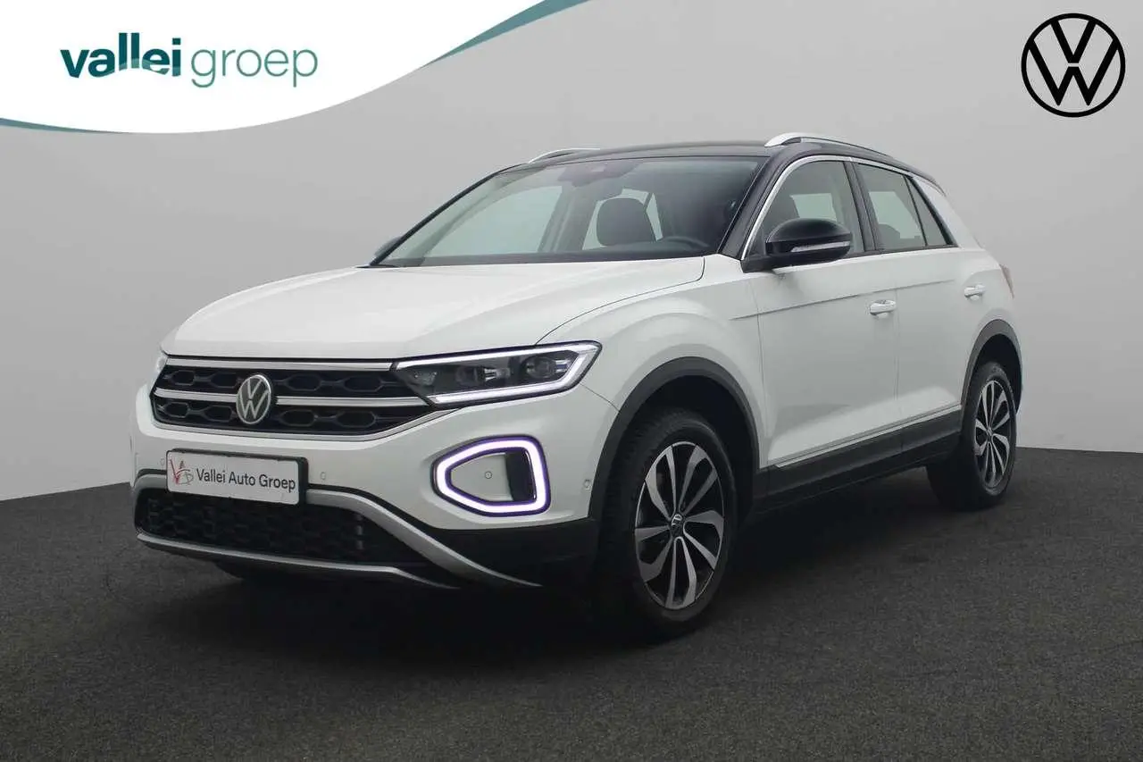 Photo 1 : Volkswagen T-roc 2023 Essence