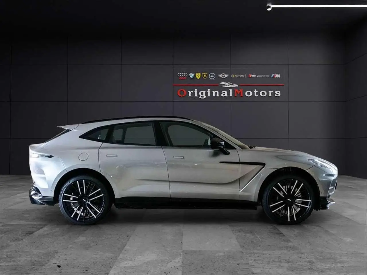 Photo 1 : Aston Martin Dbx 2024 Petrol