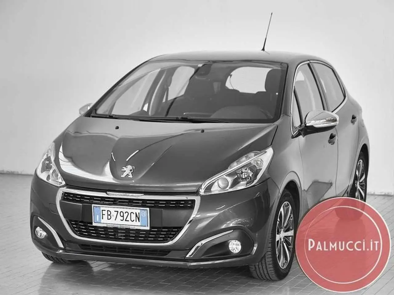 Photo 1 : Peugeot 208 2015 Essence