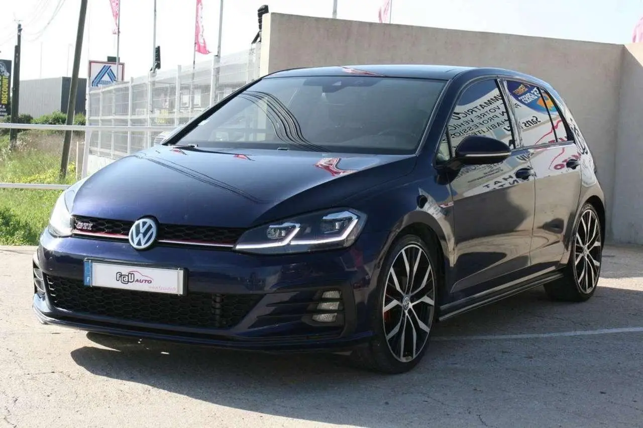 Photo 1 : Volkswagen Golf 2017 Petrol