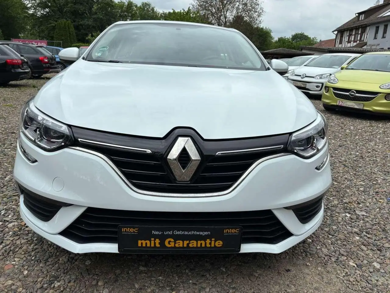 Photo 1 : Renault Megane 2017 Essence