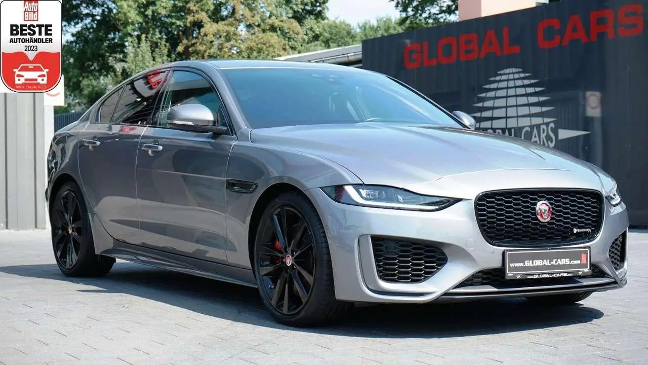 Photo 1 : Jaguar Xe 2020 Petrol