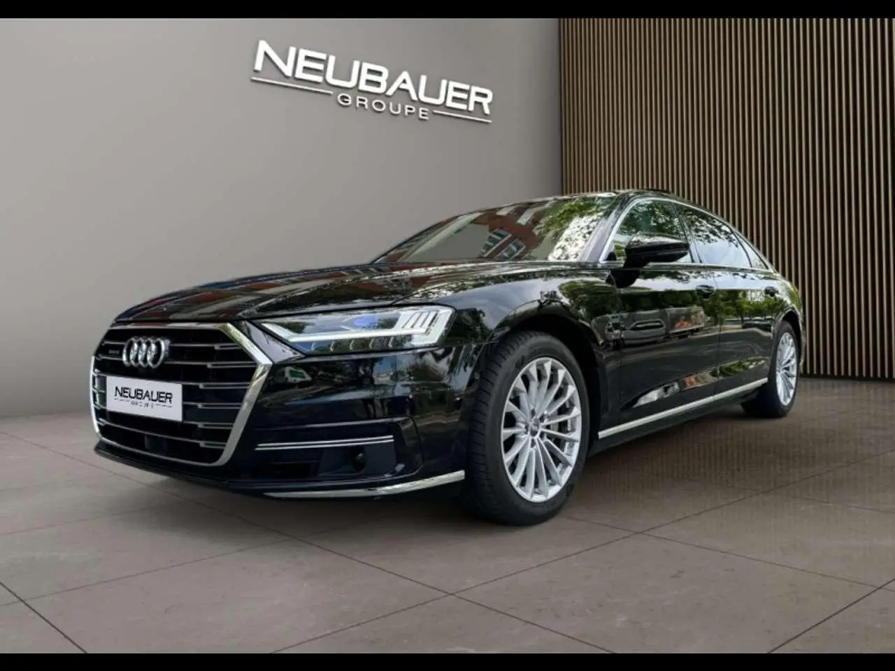 Photo 1 : Audi A8 2018 Petrol