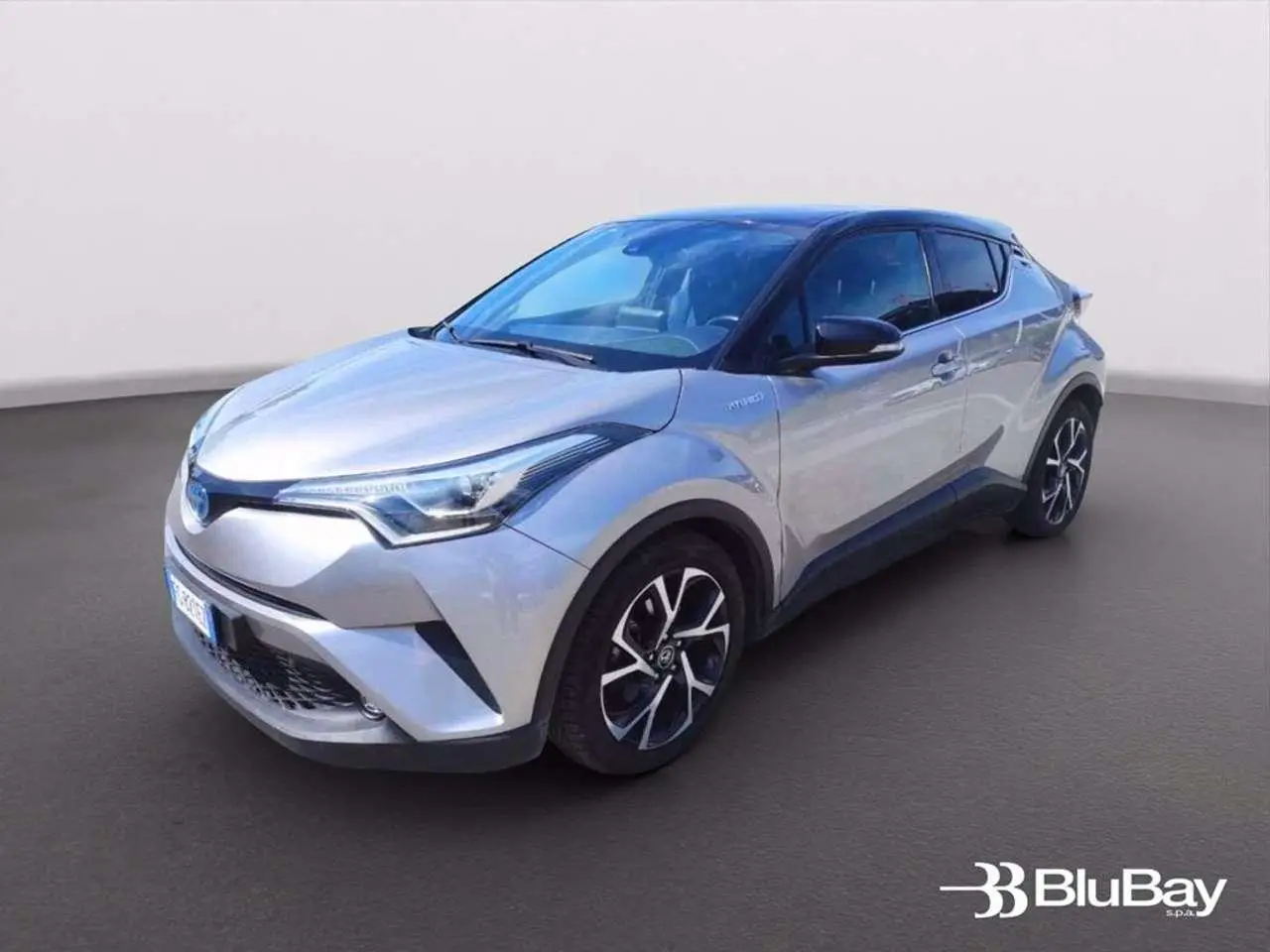 Photo 1 : Toyota C-hr 2017 Petrol