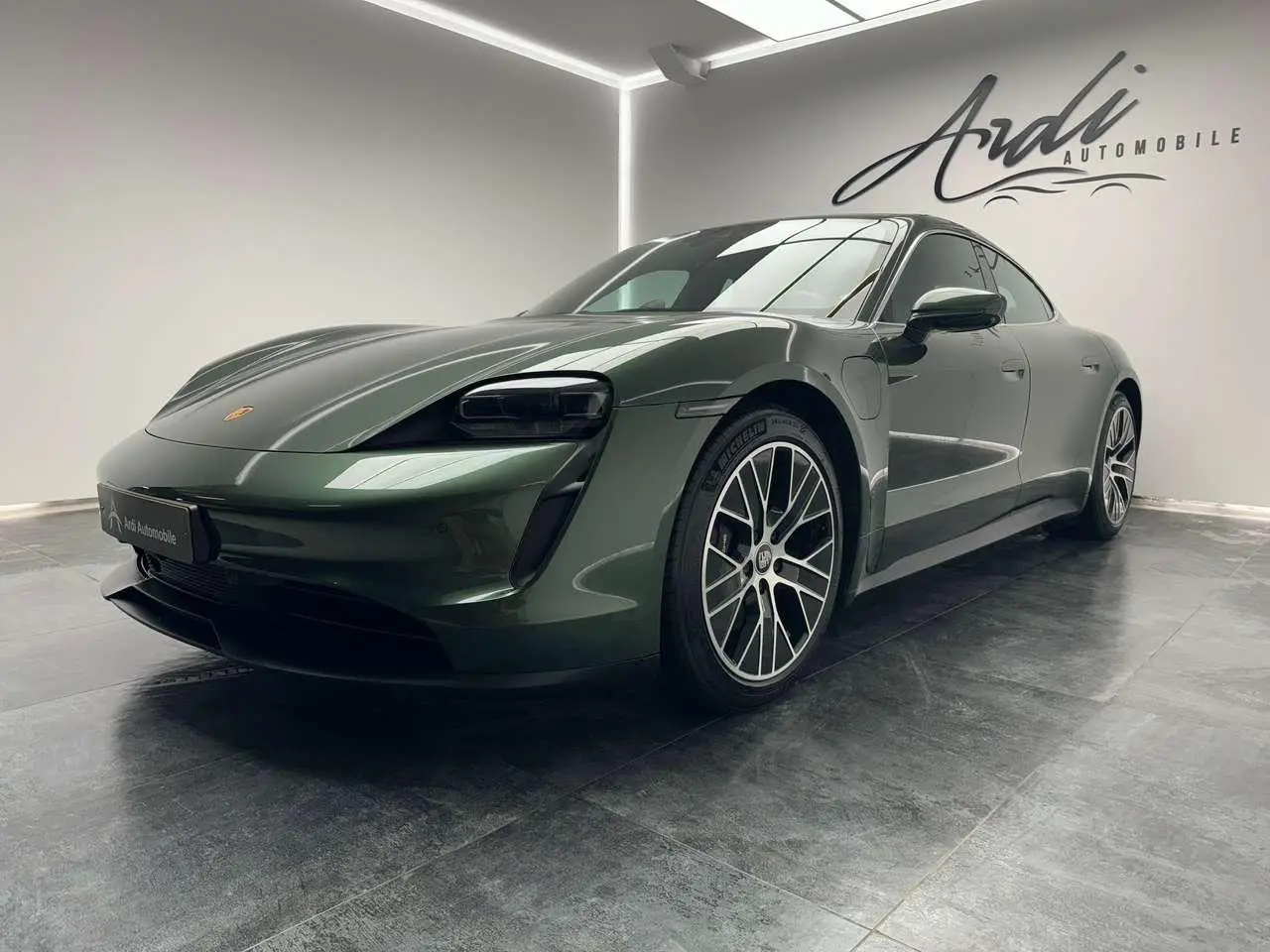 Photo 1 : Porsche Taycan 2022 Electric