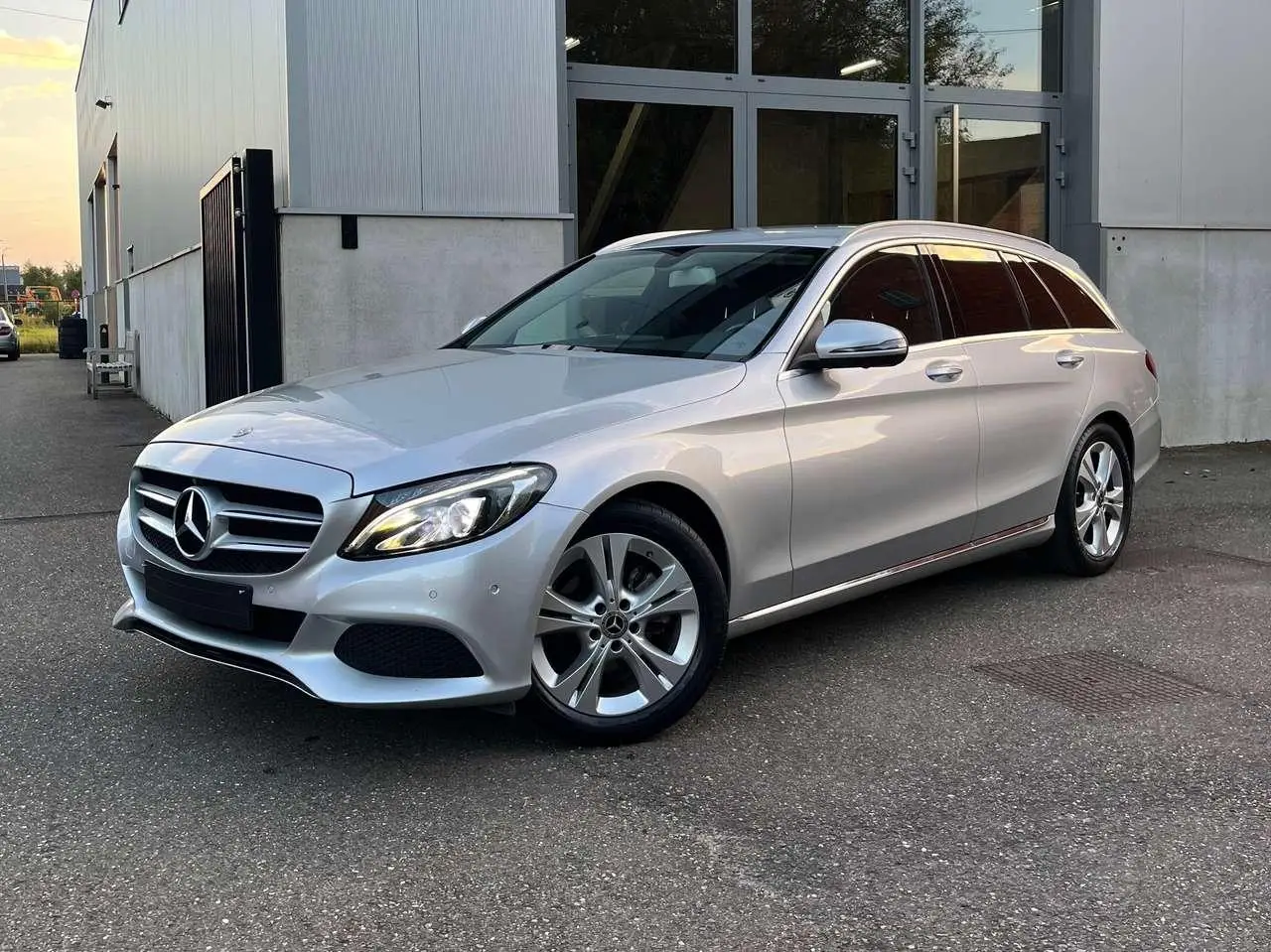 Photo 1 : Mercedes-benz Classe C 2018 Petrol